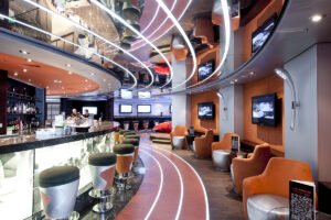 Nowoczesny bar z eleganckim wystrojem
