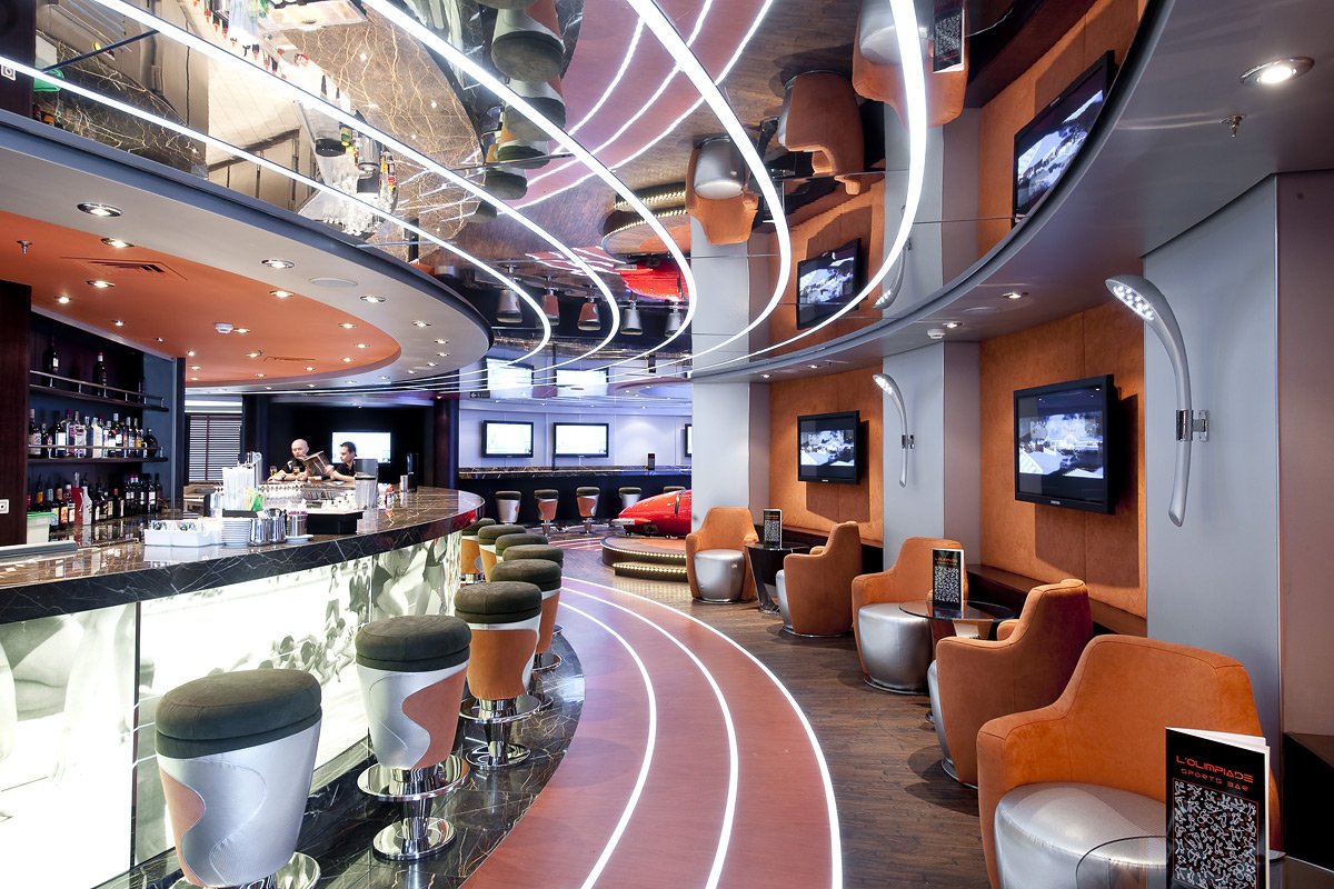 Nowoczesny bar z eleganckim wystrojem