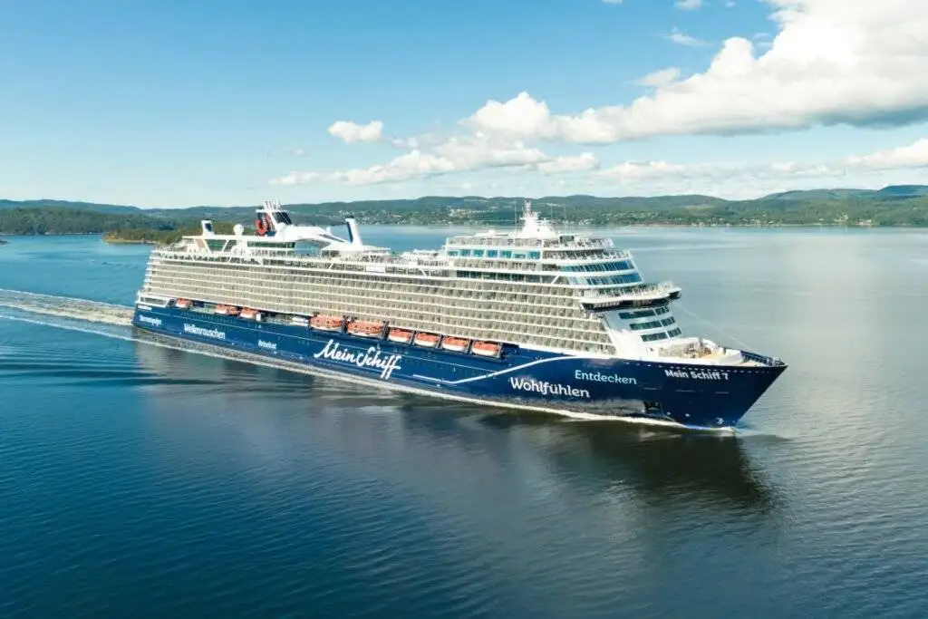 tui_mein_schiff_7_widok_statku_1